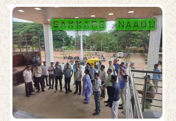 *Newly renovated Alnavar railway station; inaugurated by PM Modi*
*Sakkara Naadu Alnavar*:-
The Alnavar railway station in Dharwad district was renovated and dedicated to the nation today. Prime Minister Narendra Modi virtually inaugurated the redeveloped station under the Amruta Bharat Station scheme.
*Modern station at a cost of ₹17.20 crore*